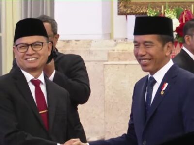 Kepala BPOM, dr. Taruna Ikrar, M.Biomed., MD., Ph.D., dan Presiden Joko Widodo.
