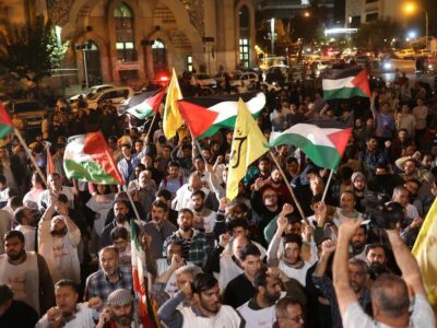 Para demonstran meneriakkan yel-yel protes anti-Israel setelah serangan Israel di Lebanon, di Tehran, Iran, 28 September 2024. Sumber foto : Majid Asgaripour/WANA (West Asia News Agency) melalui REUTERS.