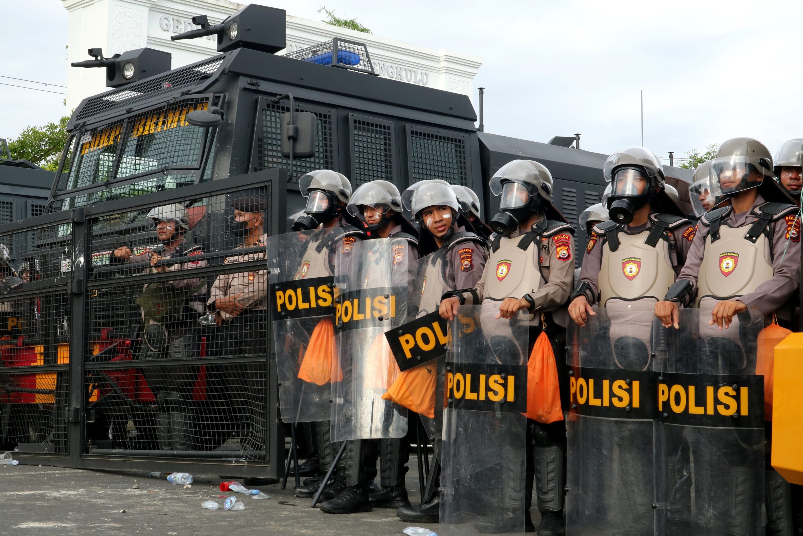 Aparat Kepolisian dalam suatu kegiatan pengamanan demonstrasi