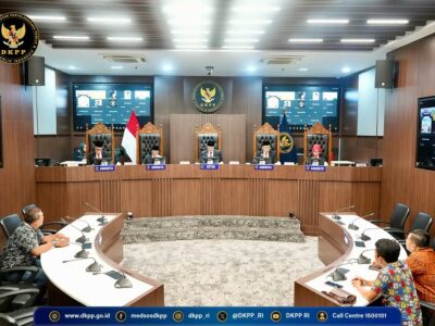 Dokumentasi foto sidang pembacaan putusan untuk 7 perkara dugaan pelanggaran Kode Etik Penyelenggara Pemilu (KEPP) di Ruang Sidang DKPP, Jakarta, Senin (25/11/2024). Sumber foto : Instagram @dkpp_ri