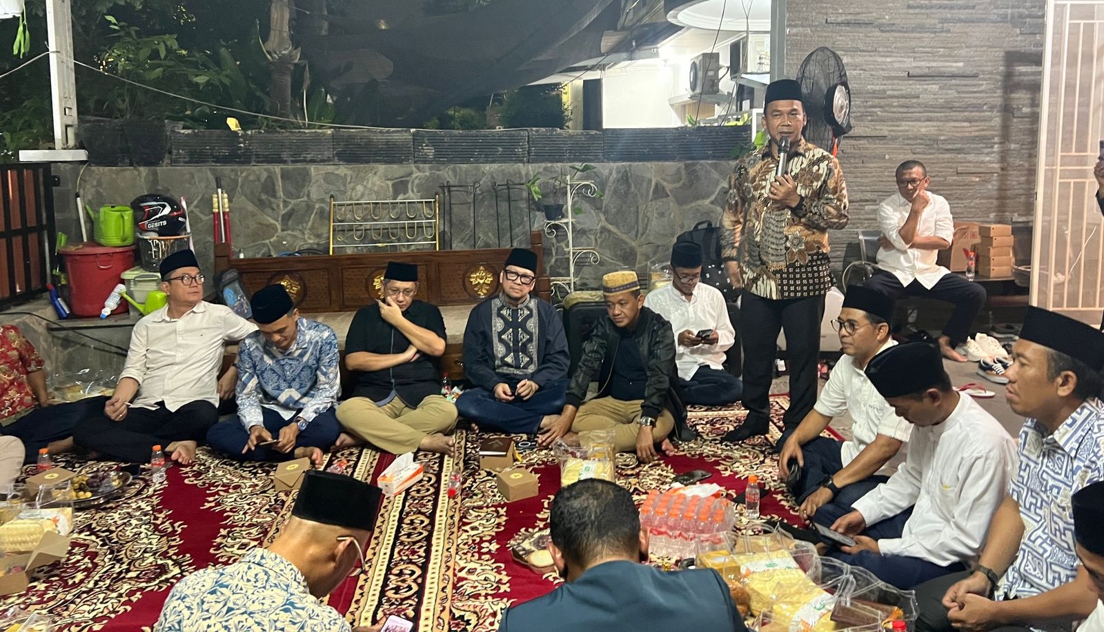 Menteri Wihaji saat menyampaikan sambutan dalam acara peringatan 40 hari meninggalnya Kholis Malik (Politisi Partai Golkar) di Cakung Jakarta pada Jum'at (27/12/2024)