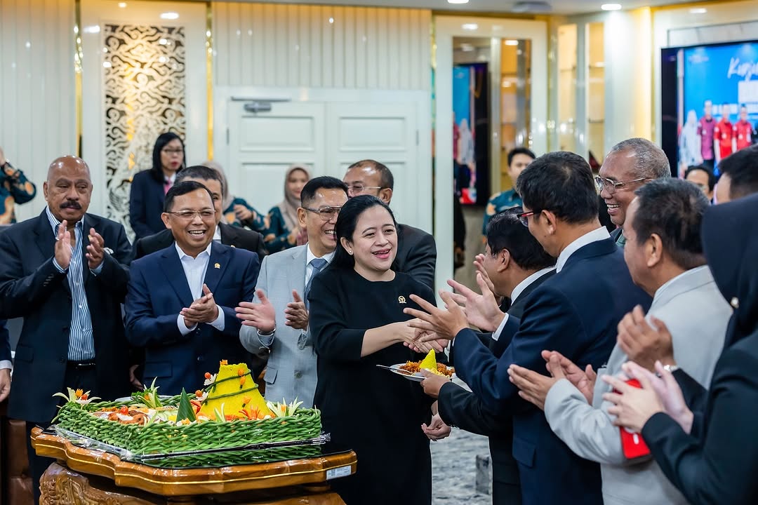 Ketua DPR RI, Puan Maharani, dalam sebuah acara peresmian ruangan Badan Akuntabilitas Keuangan Negara (BAKN). Sumber foto : Instagram @puanmaharaniri