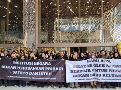 Aksi Unjuk Rasa ASN Kementerian Pendidikan Tinggi, Sains dan Teknologi mendesak Mendikti, Prof.Satryo Sumantri, untuk turun dari jabatan menteri pada Senin (20/1/2025).