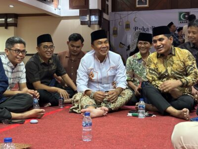 Direktur Eksekutif Yayasan Bangka Belitung Kreatif, Fauzan Azima bersama dengan Menteri Kependudukan dan Pembangunan Keluarga/BKKBN, Dr. Wihaji, S.Ag., M.Pd., Ahmad Yohan (Wakil Ketua Komisi IV DPR RI/Presidium MN KAHMI) dalam acara Buka Puasa Bersama KAHMI yang digelar di Jakarta pada Kamis (13/3/2025).