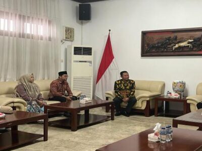 Bupati Bondowoso Ra Hamid, bersama Pj. Sekda dan Ketua TP PKK Bondowoso, bertemu Konjen RRC.