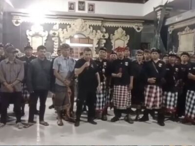 Tangkapan layar video salah seorang pengurus DPC GRIB Jaya Tabanan usai pertemuan di Balai Banjar Sanggulan, Desa Banjar Anyar, Kecamatan Kediri, Kabupaten Tabanan, Provinsi Bali.(Instagram @tabanan.viral)
