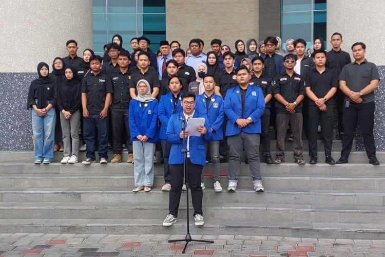 Pembacaan pernyataan sikap FH UII Senin, (26/5). Sumber foto : KOMPAS.