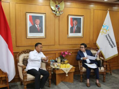 Menteri Kependudukan dan Pembangunan Keluarga, Wihaji, saat menerima audiensi Wakil Bupati Cilacap Ammy Amalia Fatma Sura di di Kantor Kemendukbangga/BKKBN, Jakarta, Kamis (9/5/2025). Sumber foto : Humas Kemendukbangga