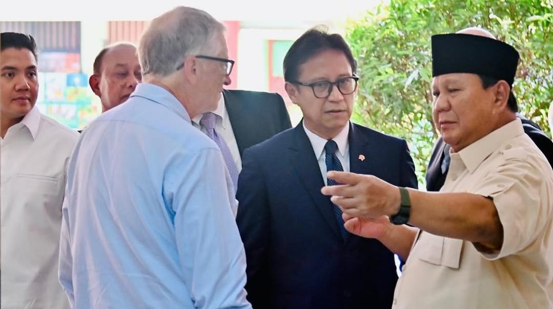 Menteri Kesehatan, Budi Gunadi Sadikin, saat mendampingi Presiden Prabowo dan Bill Gates dalam peninjauan program Cek Kesehatan Gratis di SDN Jati 3 Pulo Asem, Rabu (7/5/2025).