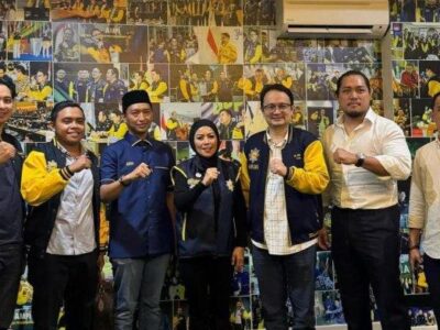 Arief Rosyid Hasan (ketiga dari kiri)