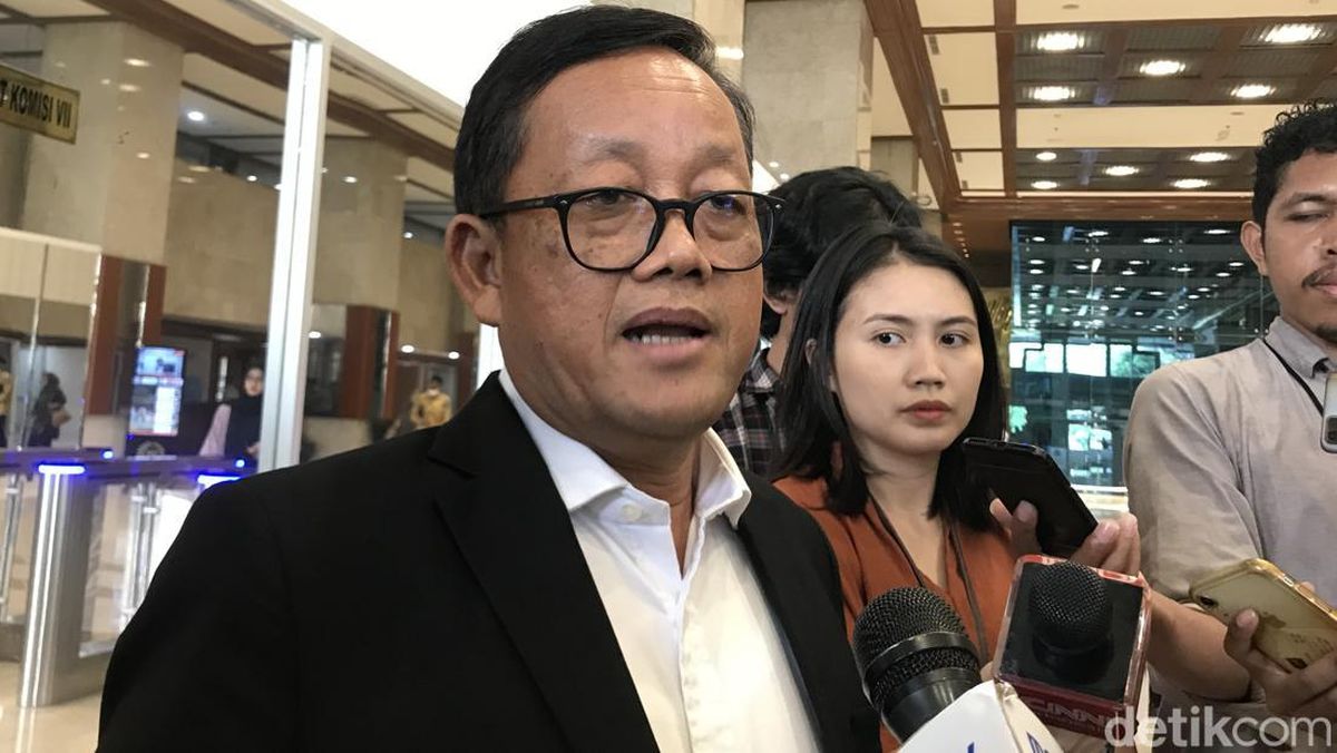 Wakil Ketua Komisi VII Sugeng Suparwoto