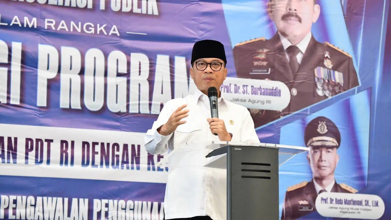 Menteri Desa Yandri Susanto dalam sebuah acara.