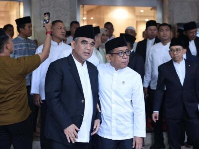 Ketua MPR RI sekaligus Sekjen Partai Gerindra Ahmad Muzani (kiri)