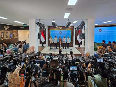 Konferensi Pers pencabutan izin tambang 4 perusahaan di Raja Ampat.