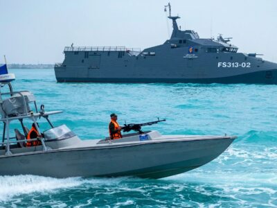 Pasukan Garda Revolusi Islam Iran saat beroperasi menyisir Selat Hormuz