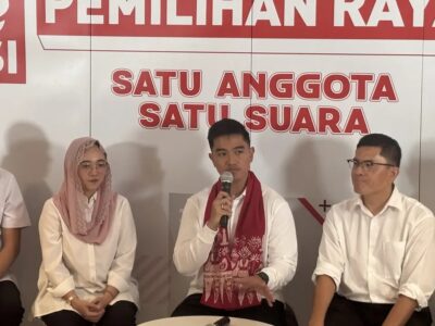 Kaesang (tengah)