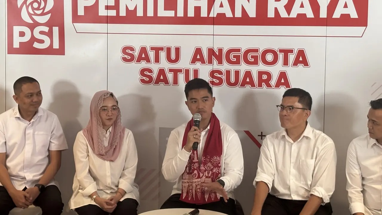 Kaesang (tengah)