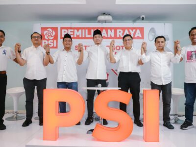 Eks Ketum PMII, Agus Mulyono Herlambang, aat mendaftar menjadi Ketua Umum PSI kemarin, Senin (23/06).