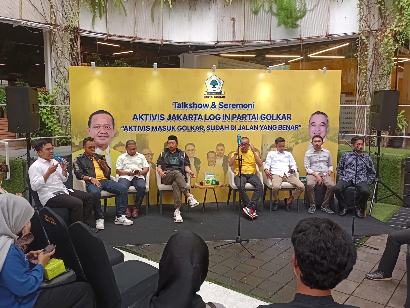 Arief Rosyid Hasan bersama Eks Aktivis Cipayung yang kini log ini di Partai Golkar dalam sebuah acara di DPD Golkar Jakarta.
