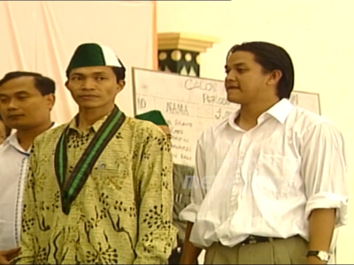 Fajar Zulkarnain, berbaju putih, saat Kongres XXIV HMI yang digelar di Asrama Haji Pondok Gede Jakarta pada 2003.