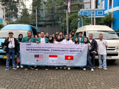 Kegiatan Pengabdian kepada Masyarakat (PKM) Internasional oleh Perbanas Institute Jakarta, di Gunung Padang, Cianjur, Jawa Barat, Kamis (18/9/2025).