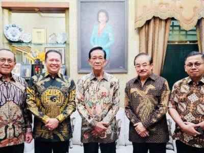 Anggota Komisi III DPR RI sekaligus Ketua MPR RI ke-15, Bambang Soesatyo (Bamsoet), bertemu Sri Sultan Hamengkubuwono X di Keraton Yogyakarta, Minggu (21/9/2025).