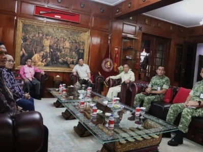 Menteri Pertahanan Sjafrie Sjamsoeddin Sjafrie.sjamsoeddin Saat Menerima Kunjungan Ketua Majelis Syuro PKS, Shohibul Iman.