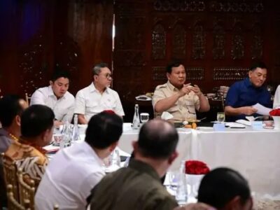 Prabowo (ketiga dari kiri)
