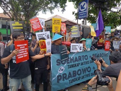 Aksi menolak pembredelan Tempo